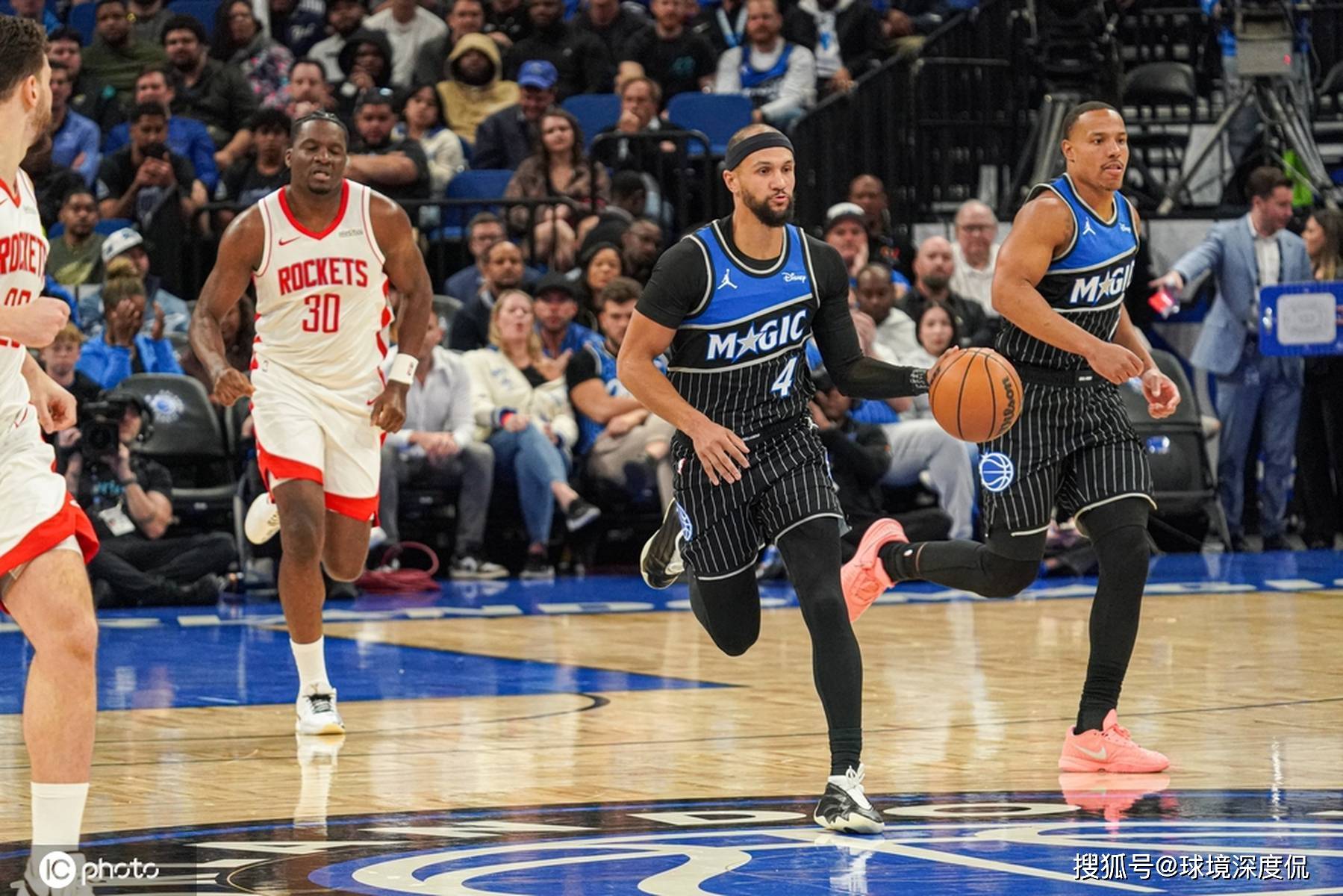 包含太狠了！清晨广厦男篮调整名单以备NBA季后赛里程碑夜菲尼克斯太阳迎来里程碑，纽约尼克斯围绕欧超杯状态回暖的词条