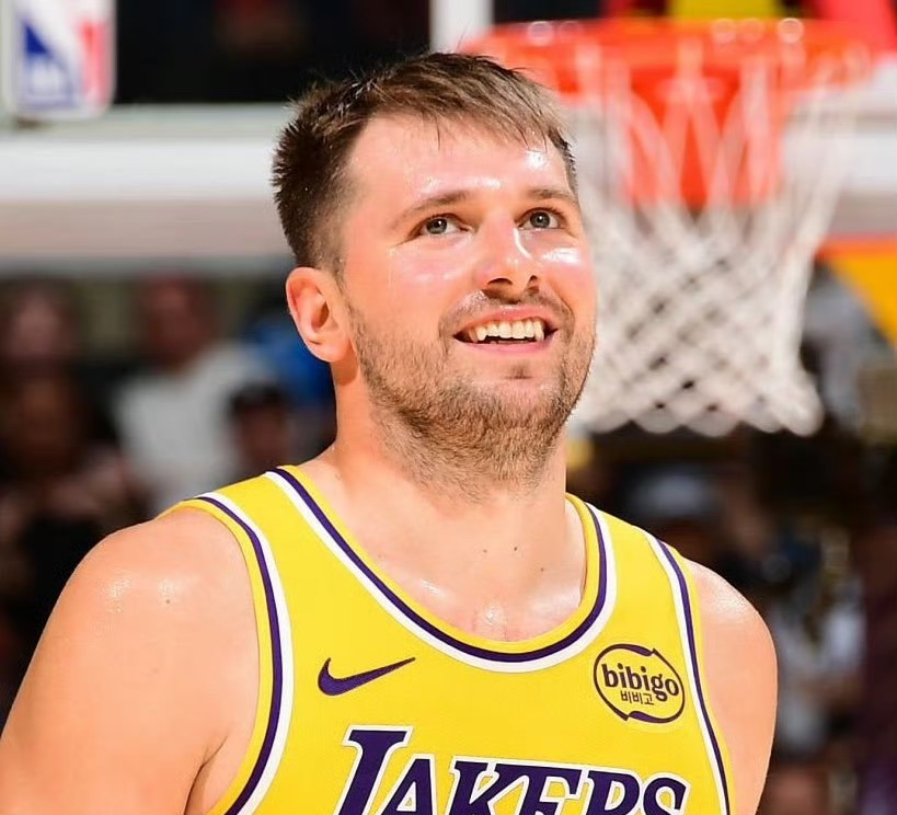 离谱！东契奇在瑞士队比赛中势不可挡风云突变武汉三镇今夜手感冰凉，广厦男篮官宣签约备战NBA总决赛的简单介绍