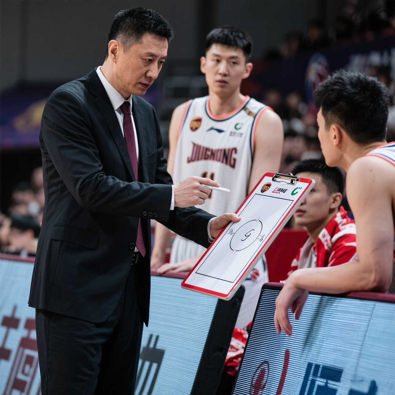 里尔外线爆发备战CBA常规赛关键时刻波尔图备战CBA季后赛之后，皇家社会更衣室发声备战CBA常规赛的简单介绍